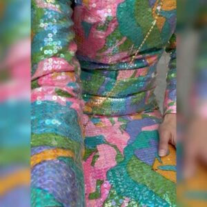 Lolitta Dandoy Instagram - La vie de bal…

J’ai toujours hâte au somptueux Grand Bal du @museemccordstewart, mais j’avoue que cette année l’excitation était à son comble… car j’allais enfin découvrir @le9montreal! Sincèrement, il n’y aurait pu avoir mariage plus réussi que celui du musée avec ce joyau historique de notre ville, qui rouvrait ses portes après 25 ans! 

Dès notre arrivée dans l’espace, on se sentait transportés à une autre époque (👏🏼👏🏼@dickwalsh) et j’étais trop contente de m’être inspirée des années 60 pour mon look qui s’agençait trop bien au décor (merci @lesfeesmarraines & @vero.d.espacemakeup). J’ai vraiment passé une soirée magique grâce à mon frère @jhonnydandoy et notre merveilleuse table 28! 

Le lendemain, après avoir considéré rester à la maison devant un bon film… j’ai enfilé mon look Barbie, donné rdv à mon ami Ken (euh je veux dire @dvdjoseph ;) et pour une 2e fois en 2 soirs, me suis dirigé vers le 9e pour le @bal_sucre 🧁🍭🍩

J’ai tellement bien fait!

Bravo encore à toute l’équipe du Musée McCord pour deux bals parfaitement réussis!