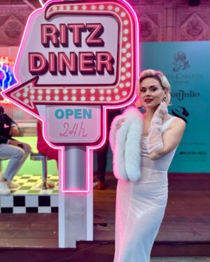 Lolitta Dandoy Instagram - Ba-dee-dly-dee-dly-dee-dly-dum! Boop-boop-a-doop💋

When I heard that this year’s theme for the @ritzcarltonmontreal Grand Prix Party was the 1950’s, I immediately knew I was going to channel my inner Marilyn… and wear exactly this!

Well, I was hoping to wear this… so I’m grateful for my dear @wiwa_blue for making the perfect dress and @creationsgama for lending me this amazing fur stole! And there’s no Marilyn without the signature hair & makeup… so thx @benoit4955 & @sophie.espacemakeup ❤️ I’ve done this iconic look often, but never felt so close to my ultimate beauty icon!

As for the party, it was def’ the best one yet! The decor, the food, the music… honestly @katiapmtl & @maddykatelier you outdid yourselves and I already can’t wait for next year!

And one last big shoutout to the photographers @teresa_ste_marie @edmontrealphotography @dominic_gouin @anthonyferlaphoto Your pics are simply beautiful!
