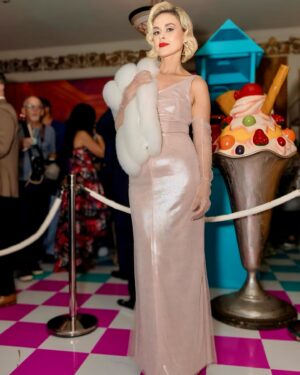 Lolitta Dandoy Instagram - Ba-dee-dly-dee-dly-dee-dly-dum! Boop-boop-a-doop💋

When I heard that this year’s theme for the @ritzcarltonmontreal Grand Prix Party was the 1950’s, I immediately knew I was going to channel my inner Marilyn… and wear exactly this!

Well, I was hoping to wear this… so I’m grateful for my dear @wiwa_blue for making the perfect dress and @creationsgama for lending me this amazing fur stole! And there’s no Marilyn without the signature hair & makeup… so thx @benoit4955 & @sophie.espacemakeup ❤️ I’ve done this iconic look often, but never felt so close to my ultimate beauty icon!

As for the party, it was def’ the best one yet! The decor, the food, the music… honestly @katiapmtl & @maddykatelier you outdid yourselves and I already can’t wait for next year!

And one last big shoutout to the photographers @teresa_ste_marie @edmontrealphotography @dominic_gouin @anthonyferlaphoto Your pics are simply beautiful!
