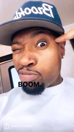 London Brown Instagram - STOP KEEPIN PEOPLE HOSTAGE TO UR PHONE. I🙄🙄🙄🙄🙄 🤳🏿📱📲📱📲📱📲📵📵📵📵📳📴📞... this is suuuuuuper annoyin.  Jus send it to me. JUST ME? #londonswhitettalk #unclemarvin #raisingkanan #imannoyed #donaldtrump #joebiden #clubshayshay