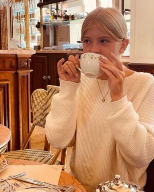 London Fuller Instagram - Carette☕️ 
.
.
.
#caretteparis#france#breakfast#bringmebacktoparis#chocolate#europetravel#fasionmodel#moda#loveparis❤️#emilyinparis#bonjour