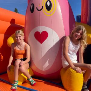 London Fuller Instagram - Who’s going to check out @realfunbox ? 🤩
•
•
•
#kidsactivities #kidsfun #bounce #bouncecastle #funbox #funboxLA #ootd