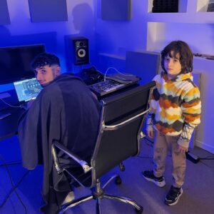 Lorenzo Ferro Instagram - Debajo de mi manga hay musica, miedos, secretos y marcas de personas q jamas olvidare.