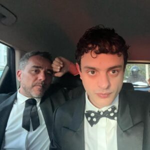 Lorenzo Ferro Instagram - Presentando “Simón De La Montaña” de @federico_luis_____ en Cannes. A pura fe y elegancia❤️ q ganas de q la vean ya! 

1. Full @moschino x @adrianappiolaza con la ayuda de mi mami @ceci.allassia 
2. Federico fumando bajo el afiche de kurosawa 
3. Nosotros dos en la presentación nerviosos
4. Inicios de 2023 pidiendole a la Difunta Correa que haga posible el rodaje de la peli
5. La carta que le escribimos a aquella santa. Habra q volver y agradecerle.
6. Con el productor de moño particular @patricioac 
7. Que viva argentina! Que viva su cine!