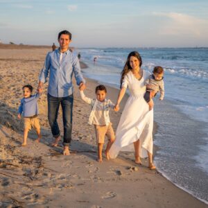 Lorenzo James Henrie Instagram - “Peace in society depends upon peace in the family” 

Hoping everyone’s New Years is starting off strong. From my family to yours. 

#family