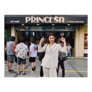 Loreto Mauleón Instagram - 1. Alegría.
 Mucha alegría por tener nuestra peli en los cines Renoir
2. Siendo atacada por el amor de @nereisss 
3. Lista de los cines en los que podéis ver nuestra querida película