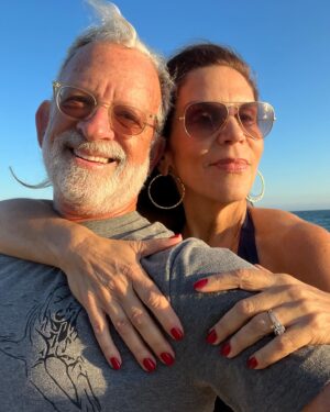 Lori Alan Instagram - Hi 57!!
What’s up?  I’ll tell you what’s up. I’m happy, healthy and feeling so grateful for this life I have. And I’m wishing you all the same. 
Stay in the moment, embrace the ones you love and live each day to it’s fullest. 
Find your tribe and love them hard.
Take time to rest, and know that life is challenging. It’s up to us to hang on and stay positive.
Each moment is so very precious. 
Take care of you.  You’re soooo worth it 💕🥳💗

#BirthdayGirl #SelfCare #GetToTheBeach #FindYourTribe #RestMore #Playmore #veganlife 
#veganskin #pilateslover🥰