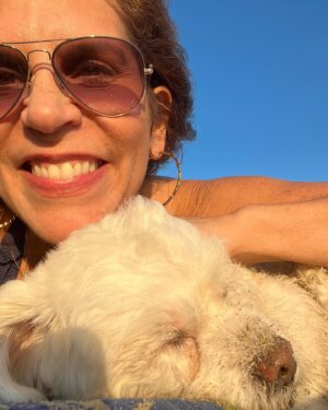 Lori Alan Instagram - Hi 57!!
What’s up?  I’ll tell you what’s up. I’m happy, healthy and feeling so grateful for this life I have. And I’m wishing you all the same. 
Stay in the moment, embrace the ones you love and live each day to it’s fullest. 
Find your tribe and love them hard.
Take time to rest, and know that life is challenging. It’s up to us to hang on and stay positive.
Each moment is so very precious. 
Take care of you.  You’re soooo worth it 💕🥳💗

#BirthdayGirl #SelfCare #GetToTheBeach #FindYourTribe #RestMore #Playmore #veganlife 
#veganskin #pilateslover🥰