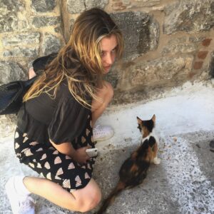 Lorraine Nicholson Instagram - “don’t pet the cats they have fleas”