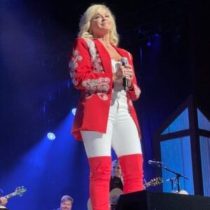 Lorrie Morgan Instagram - love Tuesday nights at the @opry ❤️