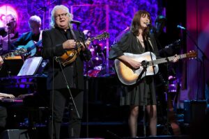 Lorrie Morgan Instagram - Keith's bluegrass roots were well represented last night when @justinmosesmusic , @rickyskaggs and @mollytuttle honored him in song. Also in the band were Jeff White and Deanie Richardson.

#bluegrass #bluegrassmusic #keithwhitley

photo credit: by Jason Kempin and Terry Wyatt/Getty Images for the @officialcmhof
