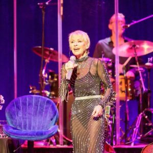 Lorrie Morgan Instagram - Oh, how I love Florida 🌊☀️❤️ Thank you The Villages! Great show!!!