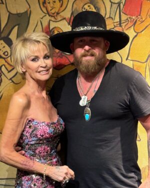 Lorrie Morgan Instagram - Thank you @opry for 40 years! ✨#lorriemorgan #grandoleopry #countrymusic #classiccountry