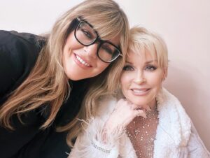Lorrie Morgan Instagram - I had the honor of working with @jamieonealofficial this weekend on two shows! #lorriemorgan #jamieoneal #classiccountry #90scountry