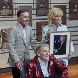 Lorrie Morgan Instagram - I was very sorry to hear the news today, but I'm so glad that @jerryleelewisthekiller was still here to know of his induction into the @officialcmhof just a couple of weeks ago. It was fun to see him again in April when the announcement was made. Rest in peace, music man.

photo courtesy Laughing Penguin Publicity