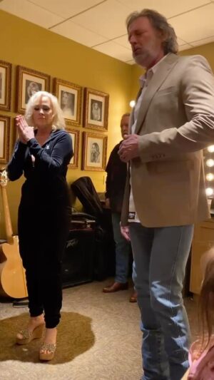Lorrie Morgan Instagram - Me and @darrylworley backstage before the @opry Saturday night practicing our song we did on the show. Summer Wine. As usual, he was great!!!!!