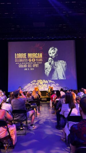 Lorrie Morgan Instagram - Thank you @cma fest! ✨ #lorriemorgan #countrymusichalloffame #opry #grandoleopry #nashville #countrymusic #classiccountry