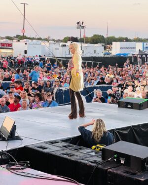 Lorrie Morgan Instagram - So much fun at the @kystatefair last night with my friends the @theoakridgeboys !