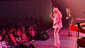 Lorrie Morgan Instagram - 1st show of 2023 with @pamtillis ! 💗