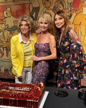 Lorrie Morgan Instagram - Thank you @opry for 40 years! ✨#lorriemorgan #grandoleopry #countrymusic #classiccountry