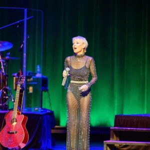 Lorrie Morgan Instagram - Oh, how I love Florida 🌊☀️❤️ Thank you The Villages! Great show!!!