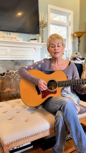Lorrie Morgan Instagram - “Don’t Close Your Eyes” is one of my favorite Keith Whitley songs to sing. What is your favorite? #lorriemorgan #90scountry #womenofcountrymusic #keithwhitley