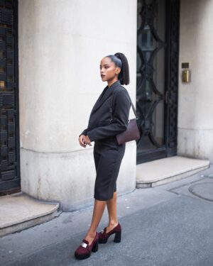 Lou Llobell Instagram - Living the Parisian dream with @hermes 🧡

Photo by: @gustave_durin 
Styled by: @georgmedley 
Hair by: @kieronlavine 
Make up by: @sarahillmakeup 
Nails by: Lorna @shoreditchnails