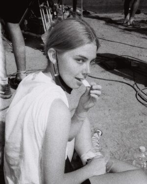 Lou Llobell Instagram - Foundation on film 🖤
