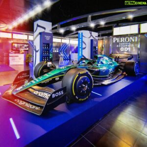 Lou-Pascal Tremblay Instagram - Hier, avait lieu le coup d’envois de mon association avec @peroni_ca & @astonmartinf1 dans le cadre du Grand Prix de Montréal! Cette collaboration est le carrefour giratoire où se rencontrent plusieurs de mes passions : La course automobile, l’Italie et naturellement, la bonne bière! Si vous êtes de passage en ville pour la course, je vous suggère de faire un pit stop au « Peroni Nastro Azzuro 0.0% présente le Paddock » qui vous plonge dans un univers immersif soulignant passion et élégance, à l’image de ces deux marques reconnues. Vous aurez entre autre la chance de pouvoir y observer la voiture officielle de la flotte @astonmartinf1 😎 (1241 rue Sainte-Catherine Ouest, aucune réservation requise, 18  Ouvert dès maintenant et jusqu’à dimanche) #feelthepassioninside #ressentezlapassion #pub