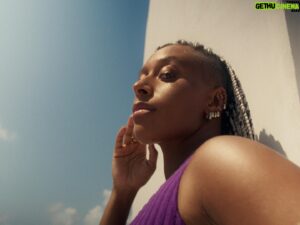 Lou-Pascal Tremblay Instagram - Dernière pub réalisée pour @nana.the.brand ☀️ Avec : @marinabastarache @tresduchelle & @mynameisaicha  Réalisation et Direction photo : 🤟🏼 MUA : Sophie Parrot  Styliste : @arianes 
Grading : @thomas.dauteuil / @shedmtl  Montage & sound design : 🤟🏼 S/O : @mmxmessier @bryanallie_