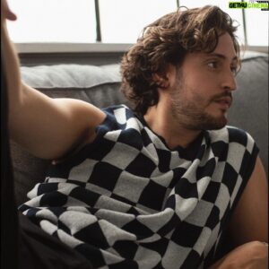 Lou-Pascal Tremblay Instagram - Appreciation post for a very good friend and the best stylist in town 🧃 @arianes