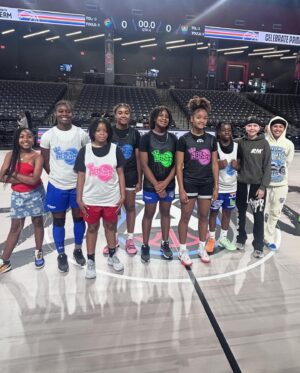 Lou Williams Instagram - Our girls got to warm up the court for the @atlantadream today!!! WINNERS U!!! 💪🏾💪🏾💪🏾💪🏾