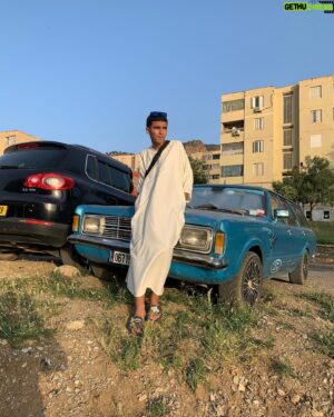 Louai El Amrousy Instagram - la simplicité ✨🇩🇿⛰️
Montagne, qamis, famille les choses simple 👀🤣
On dirait je l’ai forcer le dernier 🤣