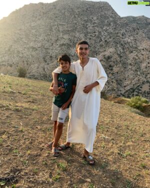 Louai El Amrousy Instagram - la simplicité ✨🇩🇿⛰️
Montagne, qamis, famille les choses simple 👀🤣
On dirait je l’ai forcer le dernier 🤣