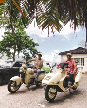 Louis Cheung Instagram - Sunday 🌞
終於可以歸隊🏍️💨
一班太陽能中佬去充電🔋

天氣超級熱，大家記得保持水潤💧

📸 by @lokchanc