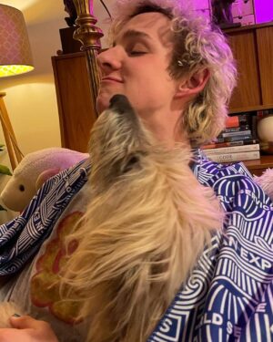 Louis Hynes Instagram - Somewhat unpleasant mistletoe kisses x
.
.
Happy Christmas if you’re celebrating! Happy Saturday hiding from the nauseatingly ‘merry’ folk if you’re not.