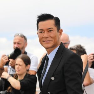 Louis Koo Instagram - 【#康城首映】電影《#九龍城寨之圍城》入選 #第77屆康城影展「午夜展映單元」，我聯同導演 #鄭保瑞、 #林峯、#劉俊謙、#胡子彤、 #張文傑 遠赴法國康城會見傳媒 。
@lam_fung_official @tsztungtonywu @lauchunhim.terrance @germancheung @twilightofthewarriors #TwilightOfTheWarriorsWalledIn #CityOfDarkness 
@festivaldecannes #festivaldecannes #康城影展 #坎城影展 #戛納電影節 #Cannes2024 #MidnightScreening