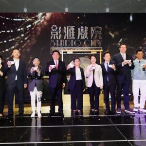 Louis Koo Instagram - 好高興同大家宣布《九龍城寨之圍城》入場觀眾突破1百61萬人，成為香港電影史上華語影片入場人次No. 1! 
 
為咗答謝觀眾嘅支持，我龍捲風同秋哥小齊日前特地率領一眾城寨兄弟過大海出席澳門「影滙戲院」開幕禮 @studiocitymacau 慶祝全港澳首個高規格「#杜比影院」隆重開幕，感受戲院帶嚟嘅震撼視覺同音響效果。
#DolbyVision 同 #DolbyAtmos 互相配合，令電影入面城寨美術同打鬥場景呈現得更栩栩如生，讓人好似置身於其中！
期待日後有更多好戲在這裡上映。#古天樂 #任賢齊 #林峯 #胡子彤 #張文傑
 
#新濠影滙
#影滙戲院
#全球邁向9億票房
#入場人次No.1
#港澳首個杜比戲院
#巨星級震撼觀影體驗
#杜比視界
#杜比全景聲
#StudioCityCinema
#DolbyCinema
#九龍城寨之圍城
