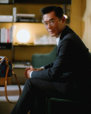 Louis Koo Instagram - Louis Vuitton 2024年早秋男裝時裝秀，昨晚在香港星光大道上舉行，感覺特別親切。 @pharrell 帶領我們進入一個充滿色彩繽紛、賞心悅目的晚上。
@louisvuitton #LVMenPreFall24 #hongkong 
@whshaun @djcalex