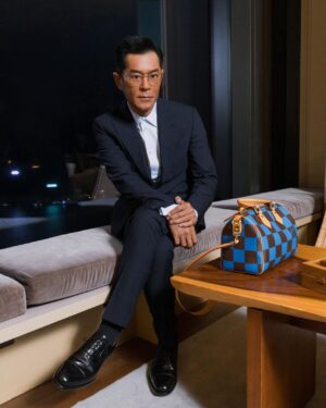 Louis Koo Instagram - Louis Vuitton 2024年早秋男裝時裝秀，昨晚在香港星光大道上舉行，感覺特別親切。 @pharrell 帶領我們進入一個充滿色彩繽紛、賞心悅目的晚上。
@louisvuitton #LVMenPreFall24 #hongkong 
@whshaun @djcalex