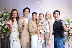 Louis Scott Instagram - Grand opening แล้วนะจ๊ะ 🎉🩷🎆🎊👶👩‍🍼 all hard work pays off #ขอบคุณทุกคนมากๆครับ 🙏🏼🙏🏼🙏🏼 แท็ก @noonrami @pawarisayimyam @nipatsinyimyam @nath_befamous @thanapob @boy_pisanu @_amanda_persson @kaechollada @dandaojaja @pwsclinicbangkok