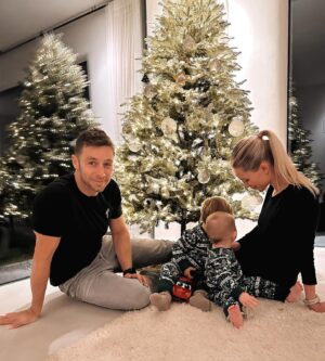 Louis Talpe Instagram - Merry Christmas & happy holidays. We wish everybody much love and good health 💙 💛