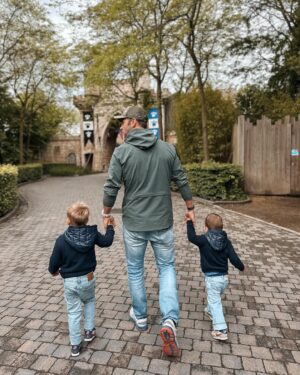 Louis Talpe Instagram - Lion almost 4, Phoenix almost 3, 43 for me today..
It’s all about these guys now, what a joy to be their father 💙💛 #1981