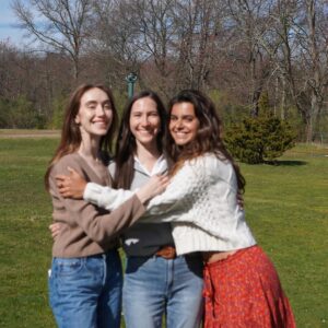 Louisa Erlich Instagram - Sometimes you just need to skip around in the grass at your grandma’s house with your cousins like you’re five years old again. Needed this. Very grateful for my beautiful family. Thank you @renapalumbo for the pictures 💕