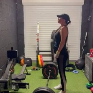 Louise Kiely Instagram - Deadlift PB 86KG 🩶