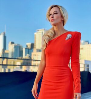 Louise Linton Instagram - So excited to announce my new movie! “Out of Hand”, a psychological thriller with @piersonfode & @thebillybaldwin Working with the brilliant director @brian_skiba 
 A big thank you to our producers @ojanmissaghi & @iamdavidwachs Click link in bio to read @thewrap press release 🎬