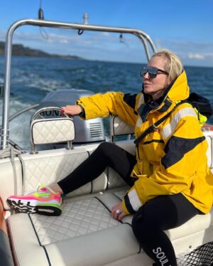 Louise Linton Instagram - Scotland. Family. Can’t beat this. 🏴󠁧󠁢󠁳󠁣󠁴󠁿❤️