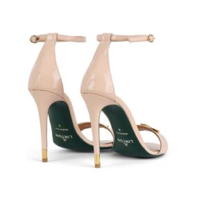 Louise Linton Instagram - “The Dazzling Shoes Vogue Editors Recommend for All-Night Wear

Vogue Magazine’s Eliseé Browchuk, Experiences Production and Marketing Manager:
“Without a doubt, a fabulous pair of pumps is the key to owning a night out. Linton’s sleek and sexy patent black leather pumps ensure just that while keeping sustainability top of mind. The eye-catching gold chain detail offers a stylish yet sophisticated take on the classic silhouette made with cruelty-free vegan leather. Beyond the brand’s environmentally conscious packaging, Linton donates a portion of proceeds to wildlife conservation and plants a tree for every purchase made. Here’s to going out and giving back!”
Thank you @eliseebrowchuk @voguemagazine @vogue 

Honored to be on this list with so many brands I love! Manolo Blahnik, Gucci, Roger Vivier, Saint Laurent, and more. ❤️
