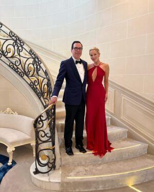 Louise Linton Instagram - Off to the wedding!! 💒 💞💫🌴