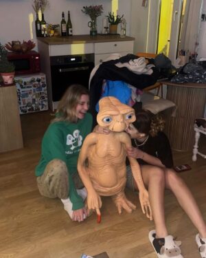 Louise Malek Instagram - Petit « dump » comme disent les djeuns

1. Exemple révélateur de mon problème d’achats compulsifs
2. Réalisation du dit-achat 
3. Selfie au moment où j’écoute « ceux qu’on était » de Pierre Garnier
4. Mes deux poupées 
5. Mes deux vies 
6. Le prince de mon cœur 
7. La princesse de ma vie 
8. Une obsession peut être à ce stade ? 
9. Mes deux femmes 
10. Mes super-héros dans leur batcave à eux